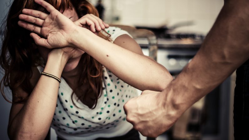 Abusi sulle donne, in Calabria otto su dieci non denunciano i casi di violenza