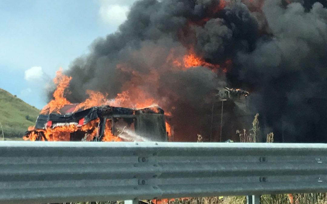 Il camion in fiamme