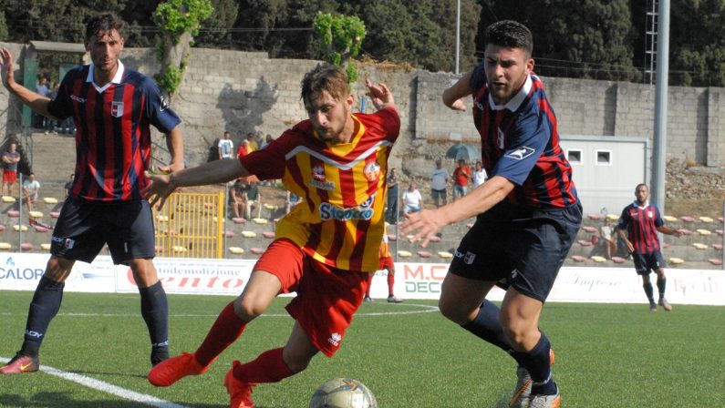 Il punto sulla Serie D. Nella giornata del doppio derbyC'è il debutto della Vibonese dopo il rigetto del ricorso