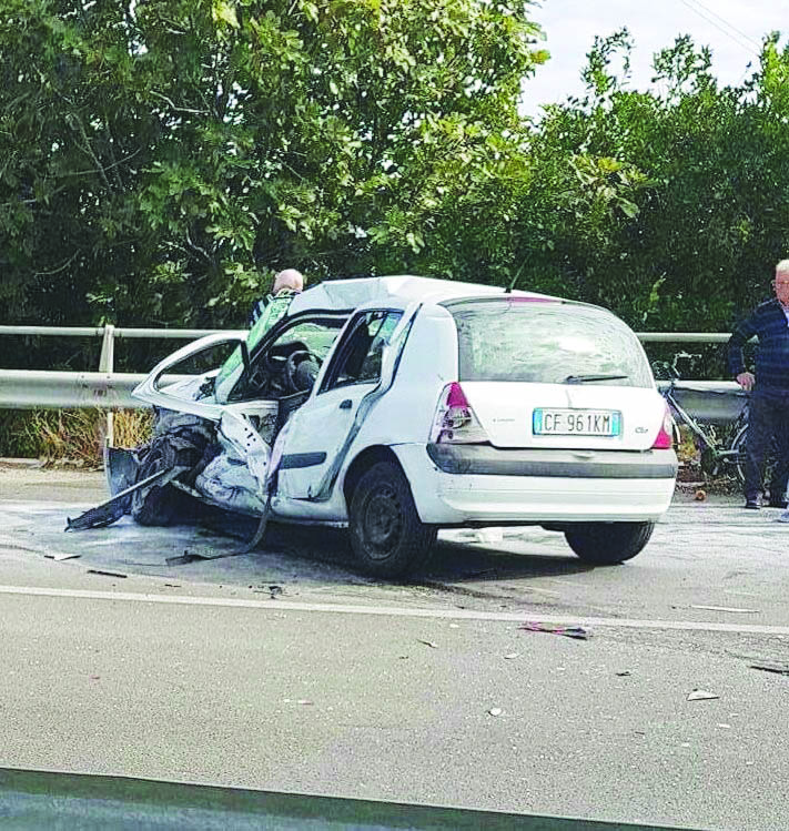 Ancora una tragedia sulla Statale 106: muore nel Cosentino un uomo in uno scontro tra un'auto e un tir