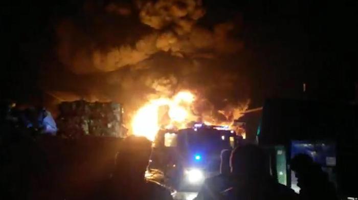 Incendio nella tendopoli per migranti di San Ferdinando, un morto