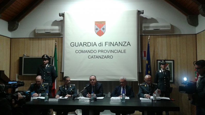 Turbativa d’asta, quattro misure cautelari: coinvolti un dirigente della Regione Calabria e uno dell’Asp di Catanzaro