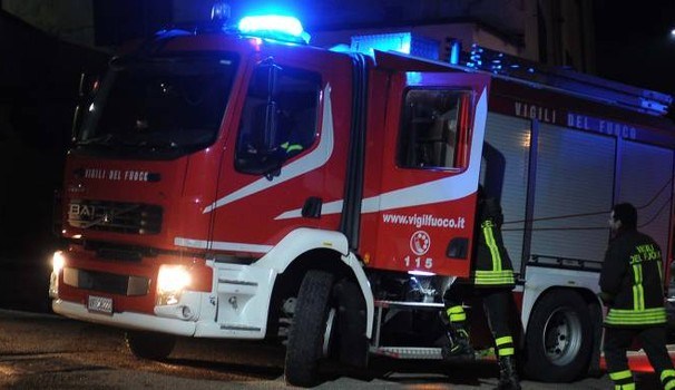 Incendiata l'auto di un candidato della Lega a Cosenza, indagini
