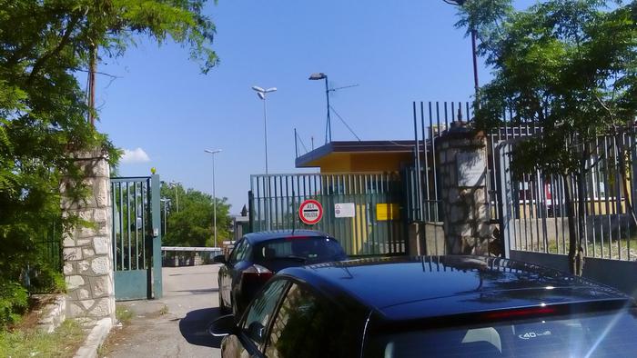 Matera, fino a 250 euro per introdurre in carcere pacchi con oggetti non consentiti: arrestati 2 agenti penitenziari