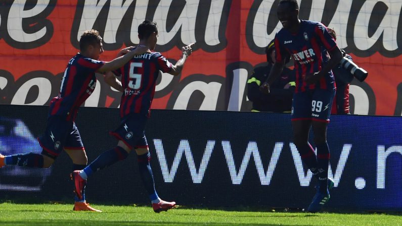 Serie A, il Crotone aggancia la Spal a 27 punti  Battuto il Bologna si torna a lottare per la salvezza