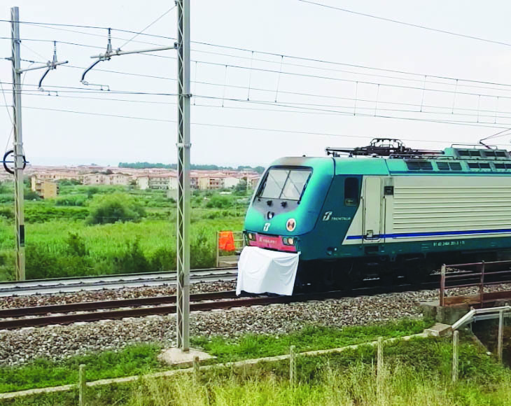 Tragedia sulla ferrovia nel Cosentino, muore una donnaTravolta e uccisa da un treno regionale diretto a Cosenza