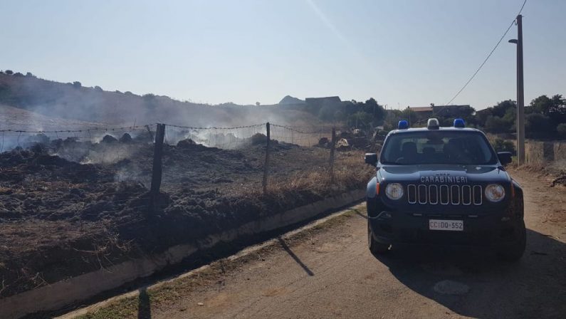 Incendia podere per una lite di vicinato nel RegginoPoi fugge dai domiciliari, doppio arresto per un uomo