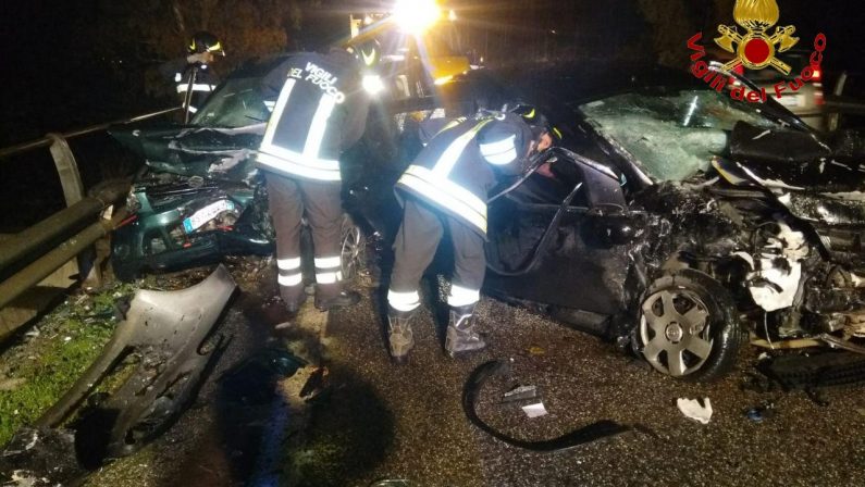 Tragedia in provincia di Crotone, un morto e un feritoIncidente stradale sulla statale 107 Silana-Crotonese