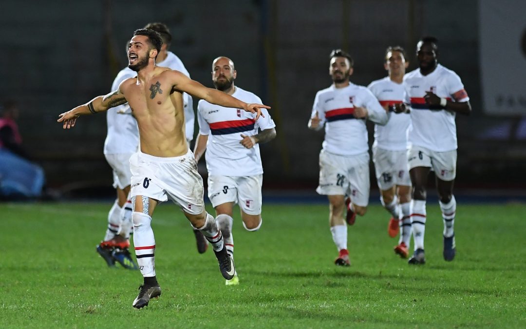 Prezioso Vibonese esulta dopo il gol alla Casertana