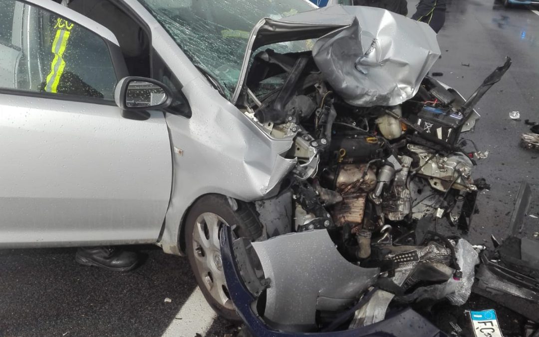 FOTO – Incidente stradale in provincia di Reggio Calabria  Le immagini delle condizioni delle due vetture coinvolte