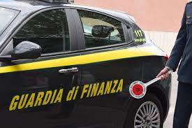 Pistola clandestina pronta all'uso nascosta in casaArrestato e processato a Reggio Calabria un 79enne 