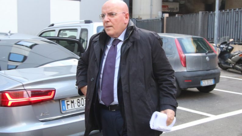 Oliverio accusato di associazione per delinquereIl Governatore: «Contro di me una gogna mediatica»