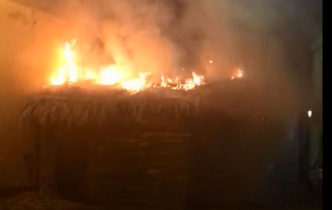 VIDEO – Incendiata la capanna del Presepe vivente nel Catanzarese, indagini