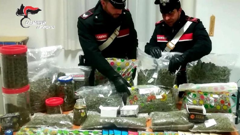 Marijuana venduta come cannabis light, sequestroArrestato lametino titolare di un negozio a Gioia Tauro
