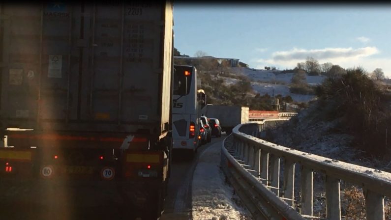 VIDEO - Maltempo, disagi sul raccordo autostradale Sicignano-Potenza