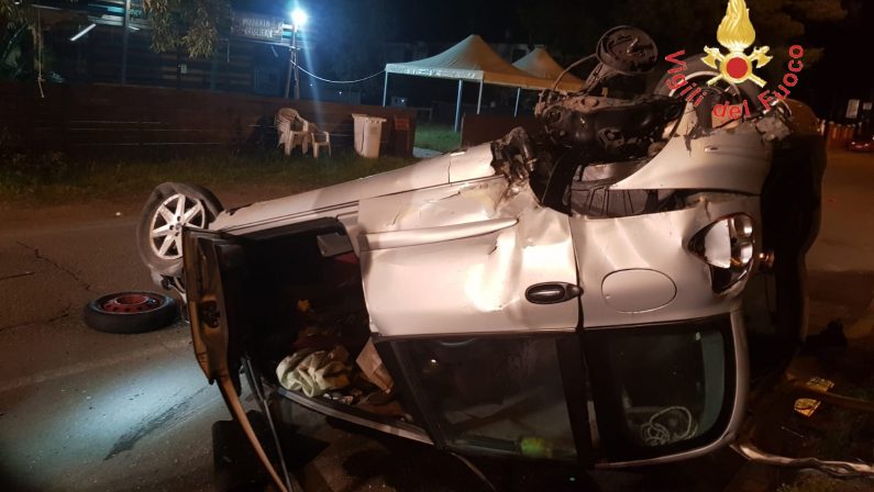 FOTO - Incidente stradale nel Catanzarese: due auto coinvolte e cinque feriti