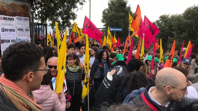 FOTO - Libera scende in piazza a Catanzaro per la Giornata della memoria e del ricordo delle vittime di mafia