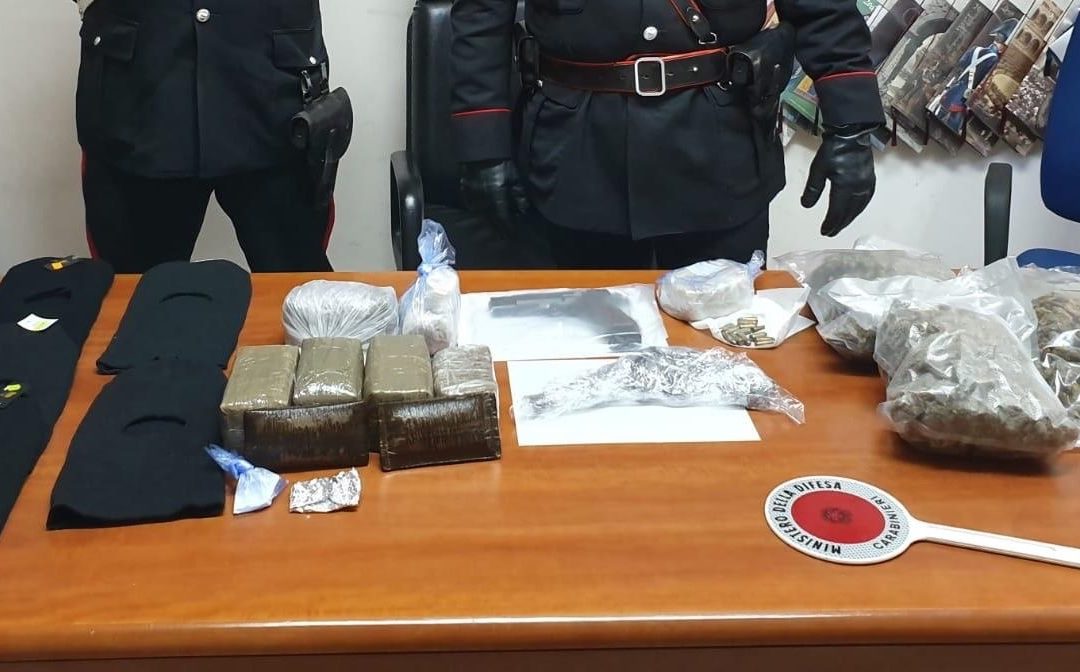 Droga, armi e materiale sequestrati