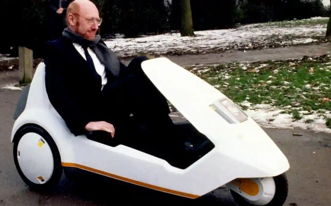 Clive Sinclair alla guida della C5