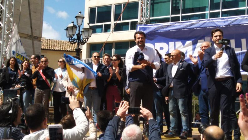 VIDEO - Il comizio di Salvini a Catanzaro: «Dateci una mano a liberare la Regione dalla sinistra»
