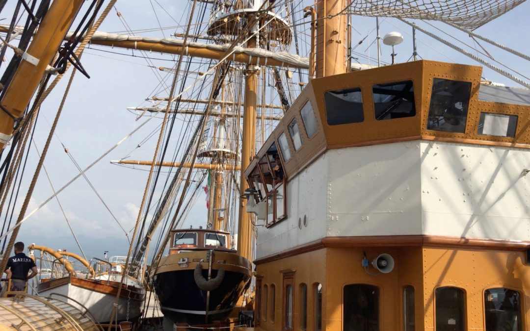 L’Amerigo Vespucci approda nelle acque di Scalea  La nave scuola della Marina alla fonda nel tirreno calabrese