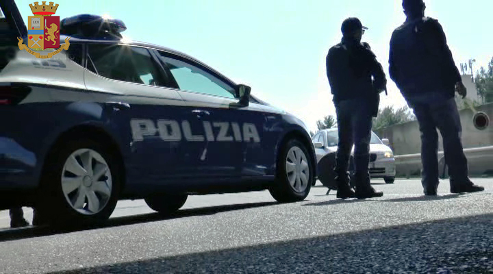 Reggio Calabria, minaccia con un taglierino l'autista di un bus poi scende e semina il panico tra la gente, arrestato