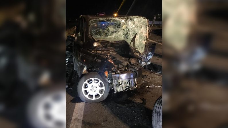 Incidente stradale nella notte nel Cosentino: 2 mortiScontro frontale tra due automobili sulla statale 534