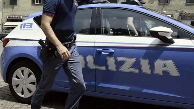 Due chili di marijuana nascosti nel vano motoreGiovane di Reggio Calabria arrestato dalla polizia