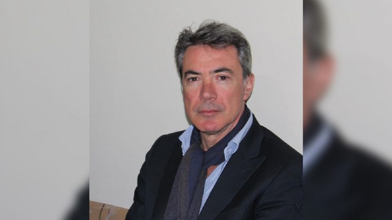 Il primo cittadino figura nei contenziosi contro il ComuneDichiarato decaduto Aldo Battaglia sindaco di Satriano