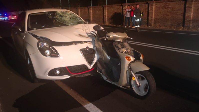 Auto tampona uno scooter, morto 40enne a Crotone  Grave il figlio di 12 anni che si trovava col papà