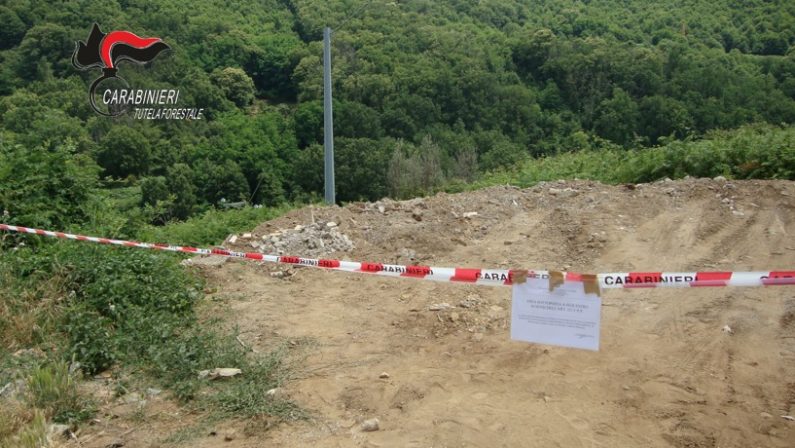 Irregolari i lavori in un cimitero del CatanzareseTra subappalto e gestione dei rifiuti, 3 denunce