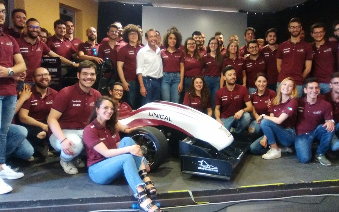 L'auto e il team del Reparto corse