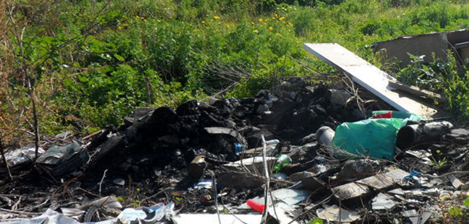 Nola: dà fuoco a rifiuti in un terreno, arrestato dai carabinieri forestali