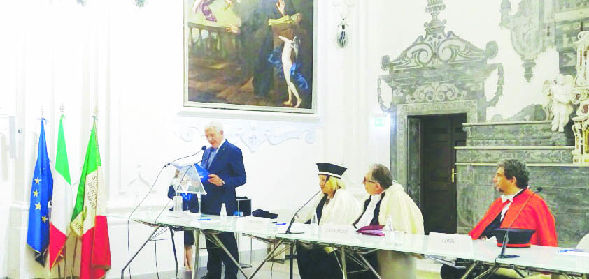 A Napoli la laurea honoris causa a De Gennaro