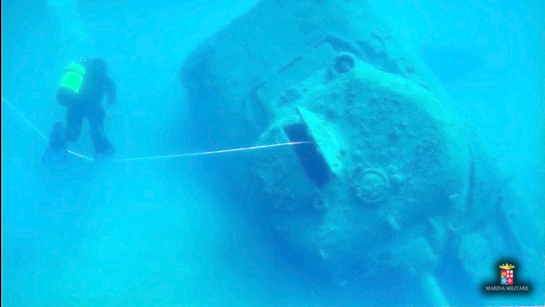 Paestum, ritrovato un vecchio mezzo da sbarco carico di munizioni