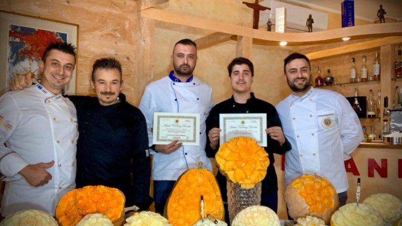 Tropea, a scuola di intaglio thailandese della frutta