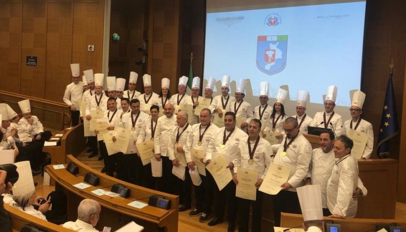 Cucina, cuochi calabresi premiati a Montecitorio con i “Collari collegium cocorum”