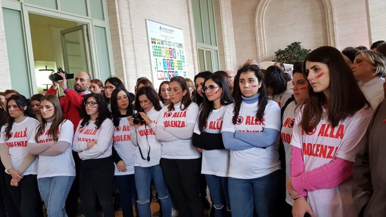 Flash mob e musica, il Cardarelli dice no alla violenza di genere