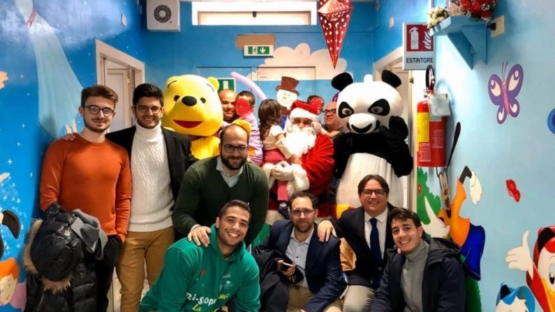 Giocattoli per i bambini dell'ospedale, apprezzata iniziativa dell'associazione Valentia