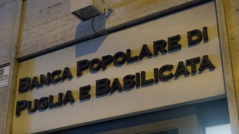 Sospette truffe per oltre un milione di euro a Matera, arrestato ex direttore di Banca