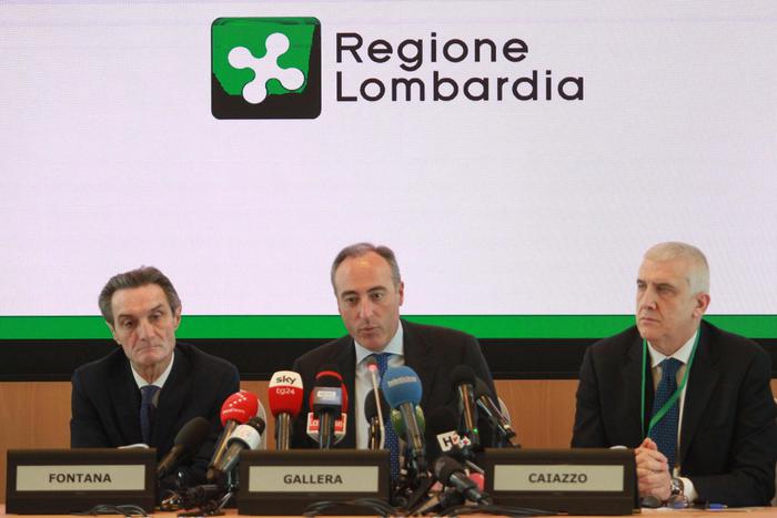 Attilio Fontana, Giulio Gallera e Luigi Caiazzo durante la conferenza stampa