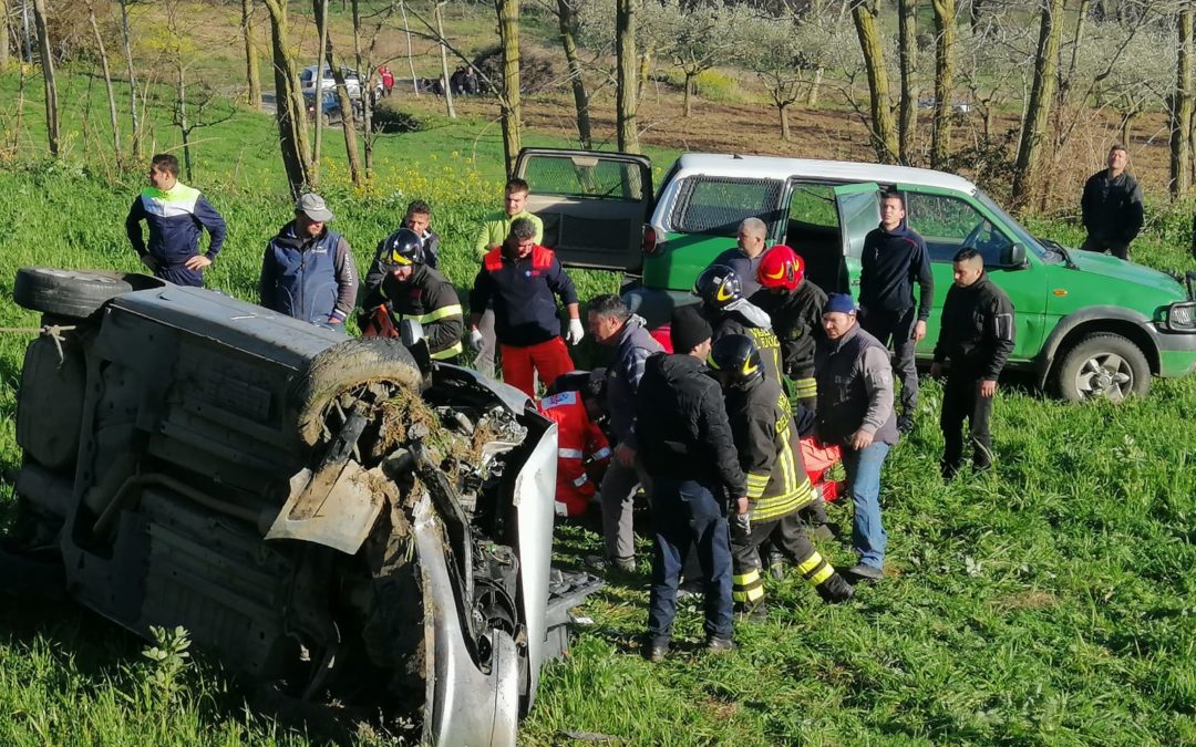 Incidente nel Vibonese: automobile si ribalta più volte, ferite due persone in maniera grave