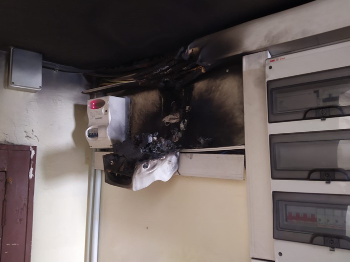 Principio d'incendio in un ufficio dell'Asp di Reggio Calabria, donna rimasta bloccata in ascensore