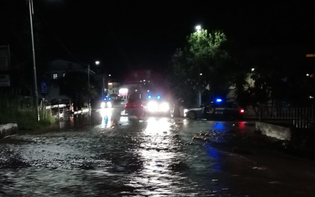 Maltempo nel Vibonese, una bomba d’acqua investe vari comuni: allagamenti in più punti – VIDEO