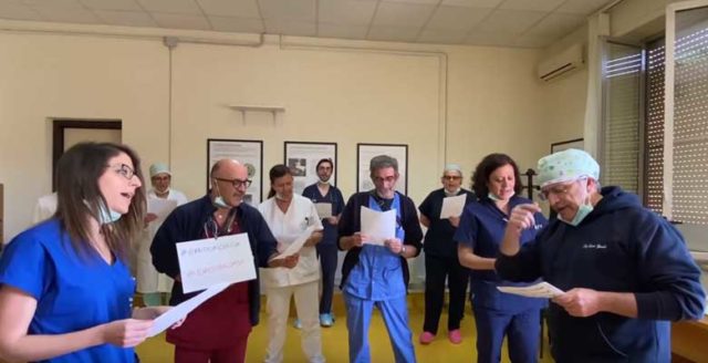 Coronavirus: nasce l'inno dei medici ispirato a "Il mio canto libero" - VIDEO