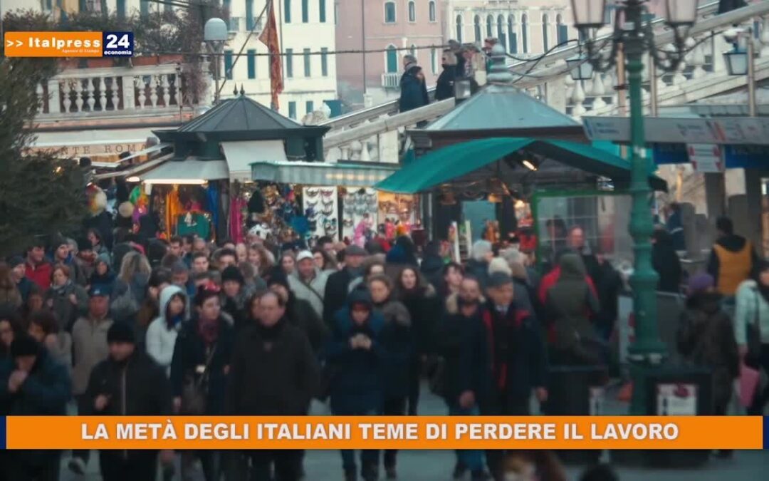 La metà degli italiani teme di perdere il lavoro