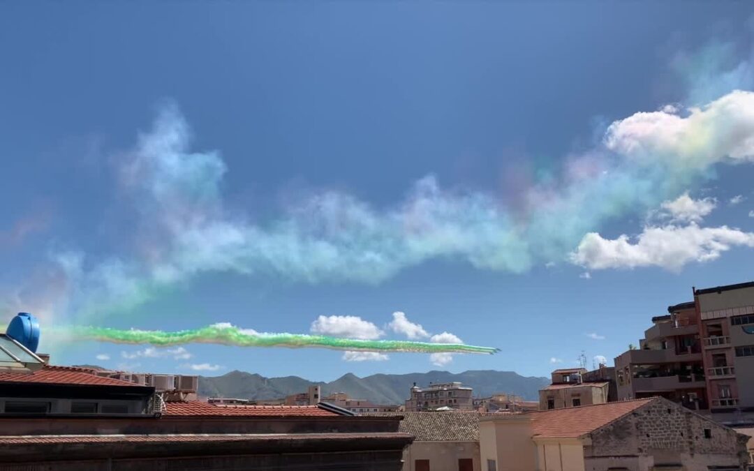 Frecce Tricolori affascinano Palermo, migliaia col naso all’insù