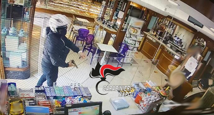 Napoli: rapina una pasticceria ma viene arrestano  dai carabinieri