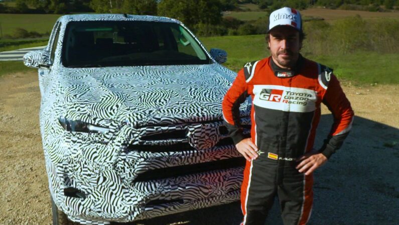 Il nuovo Toyota Hilux testato da Fernando Alonso