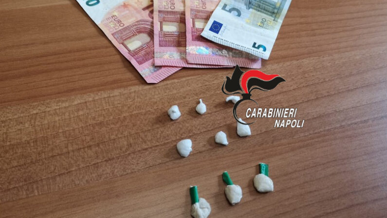 Scampia: Carabinieri arrestano pusher 32enne. Nascondeva le dosi in un cortile di Via Oreste